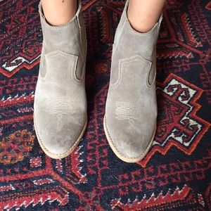 Dolce Vita // Suede heeled booties